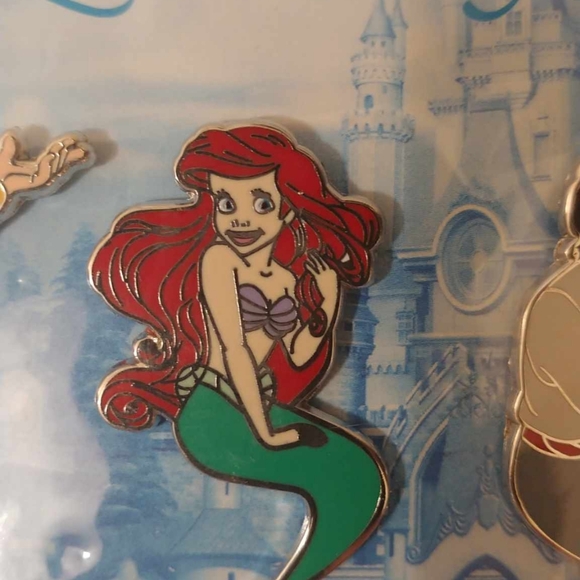 💖FIRM! NWT DISNEY PARKS DISNEYLAND PARIS LITTLE MERMAID BOOSTER PIN SET - Picture 11 of 14